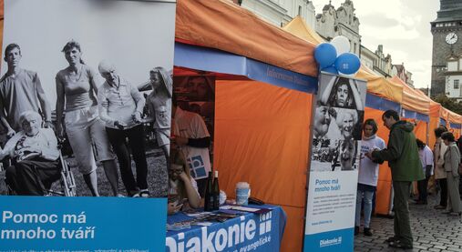 K debatě o finančních náhradách: Pomáhají, nebo škodí?