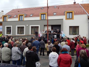 Mirandie, hlavní vstup, stříhání pásky