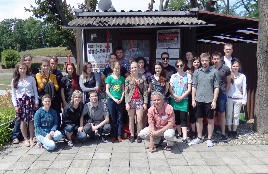 Studenti olomoucké konzervatoře se svým spirituálem Alešem Wranou