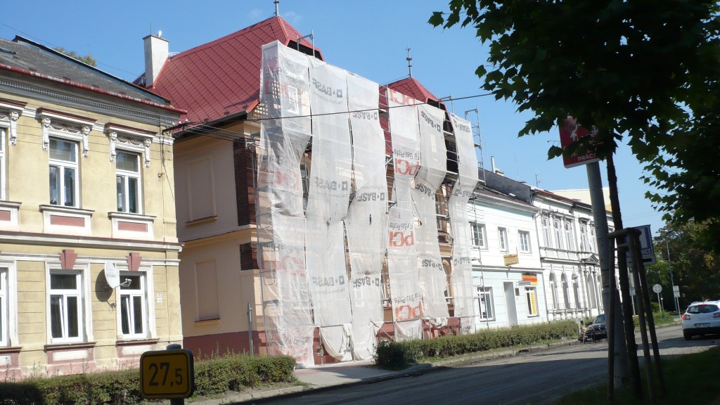 nová fara v Krnově před dokončením rekonstrukce