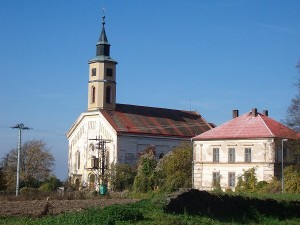 kostel s farou v Semtěši