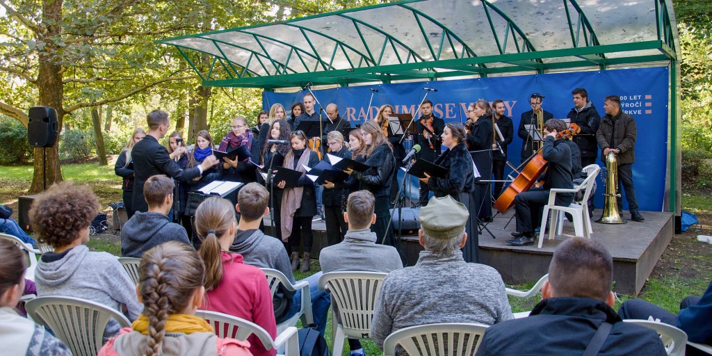 koncert Konzervatoře EA v Bubeníkových sadech