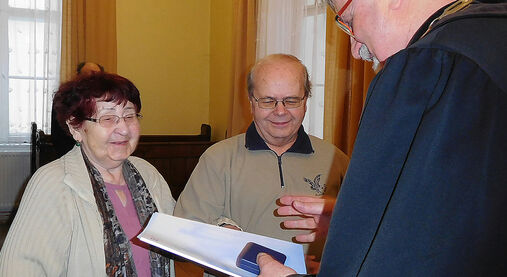 Medaile vděčnosti Věře Lindnerové a Jiřímu Černíkovi