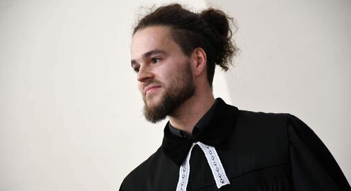 Všichni se jen pohrnou