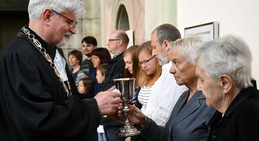 Autorita ve společnosti a v církvi