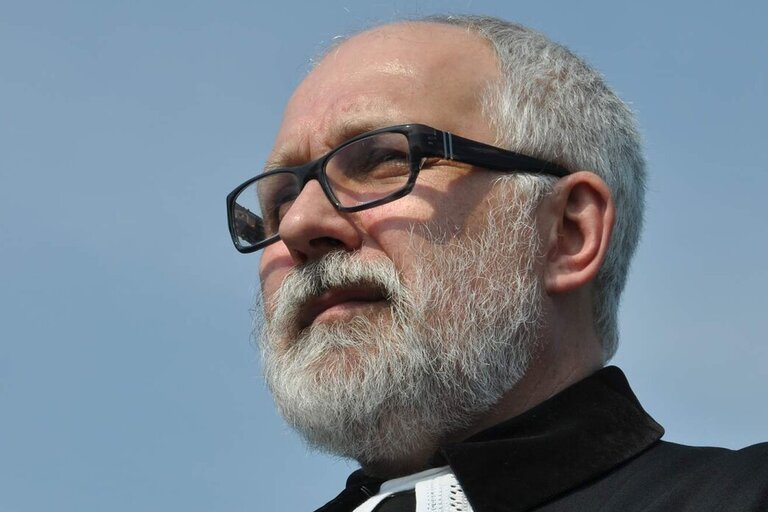 Služebník Slova, víry a lidskosti