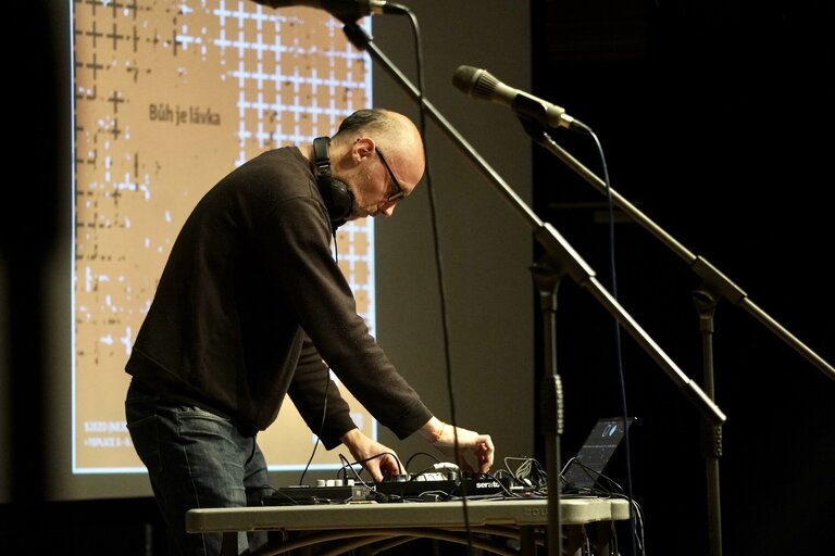 Sjezd mládeže stavěl mosty