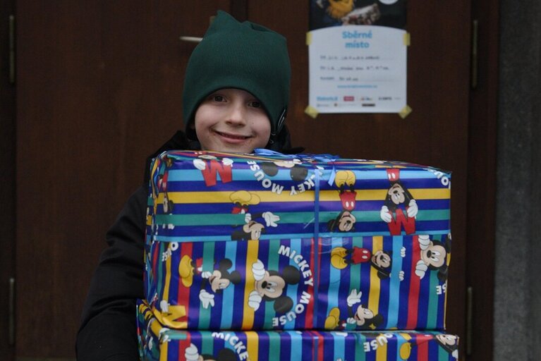 Sbírka dárků pro děti v nouzi i letos hledá dárce pro desetitisíce dětí