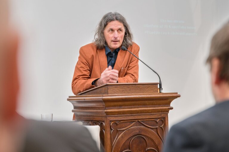 Cítil jsem jako odpovědnost naší církve se pro tuto službu nabídnout